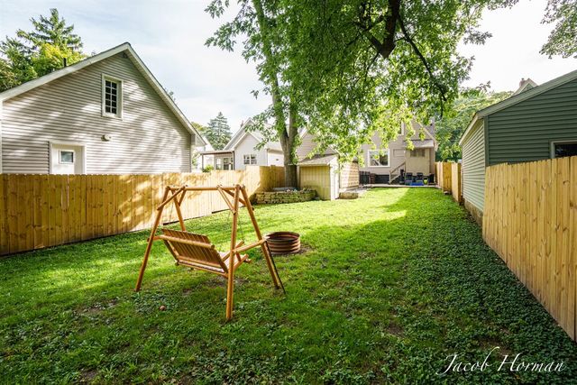 1313 N Jenison Avenue, Lansing, MI 48915