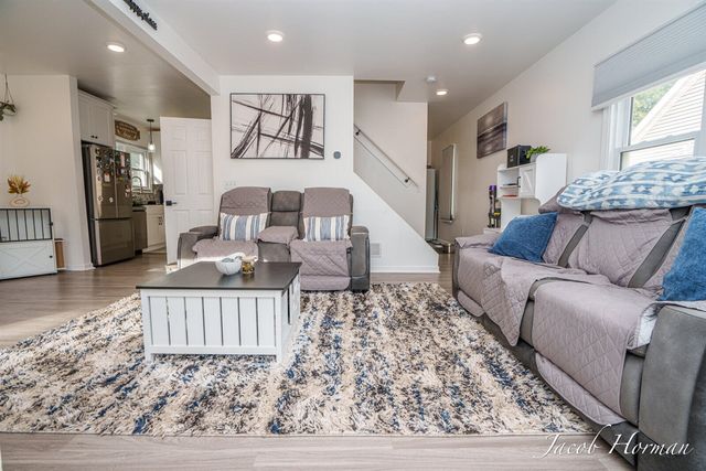 1313 N Jenison Avenue, Lansing, MI 48915