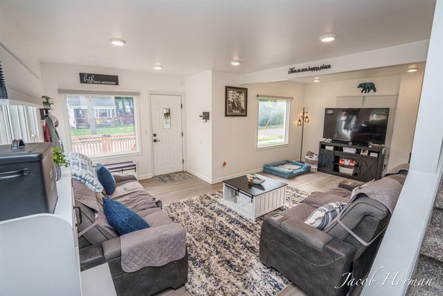 1313 N Jenison Avenue, Lansing, MI 48915