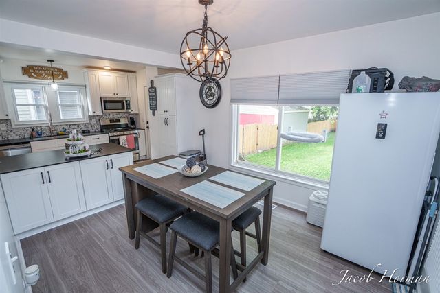 1313 N Jenison Avenue, Lansing, MI 48915