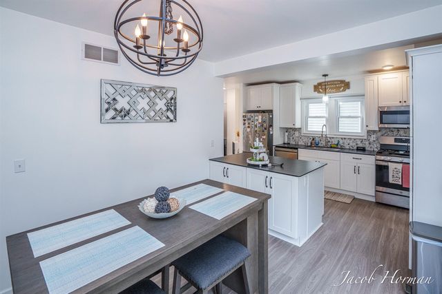 1313 N Jenison Avenue, Lansing, MI 48915