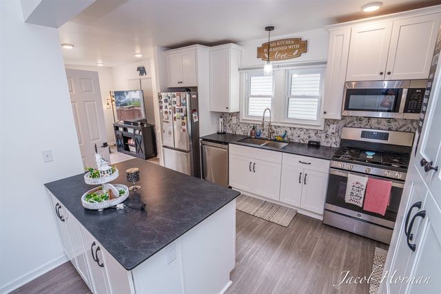 1313 N Jenison Avenue, Lansing, MI 48915