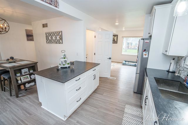 1313 N Jenison Avenue, Lansing, MI 48915