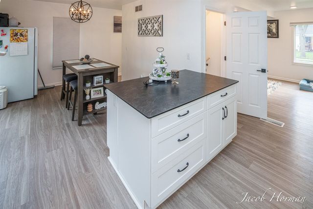1313 N Jenison Avenue, Lansing, MI 48915