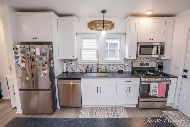 1313 N Jenison Avenue, Lansing, MI 48915