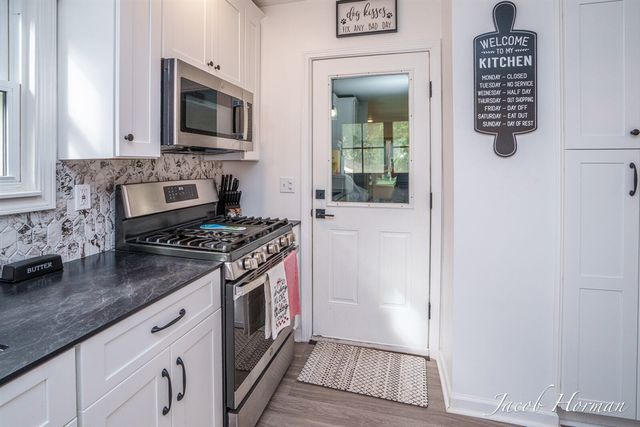 1313 N Jenison Avenue, Lansing, MI 48915