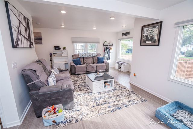 1313 N Jenison Avenue, Lansing, MI 48915