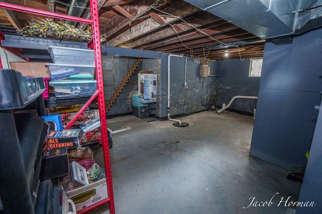 1313 N Jenison Avenue, Lansing, MI 48915