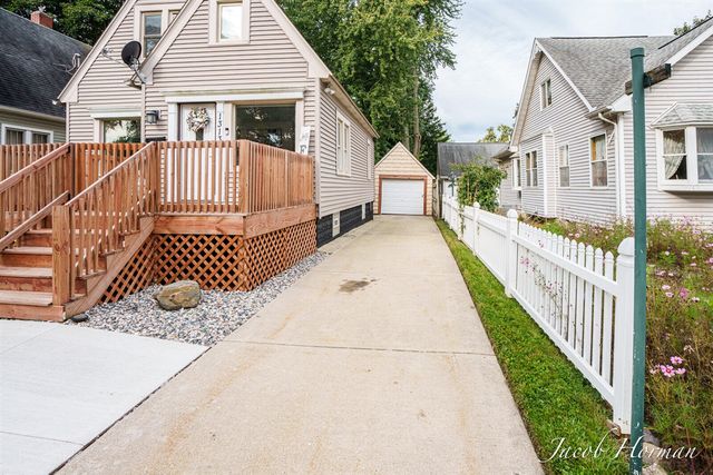 1313 N Jenison Avenue, Lansing, MI 48915