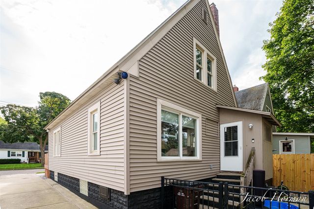 1313 N Jenison Avenue, Lansing, MI 48915