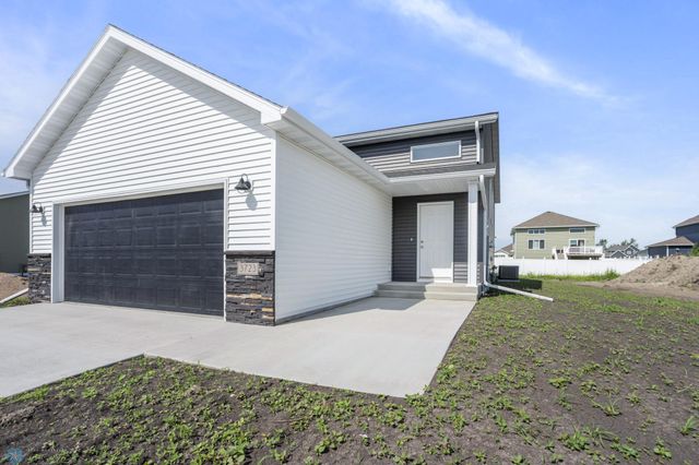 3723 19th Street S, Moorhead, MN 56560