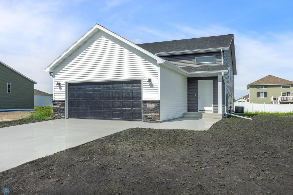 3723 19th Street S, Moorhead, MN 56560