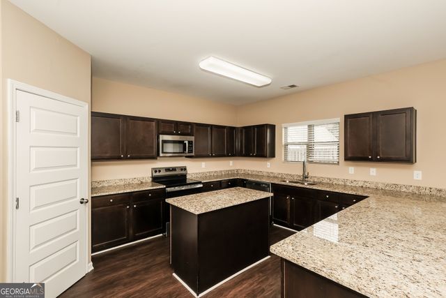 2812 Feldspar Way, Riverdale, GA 30296