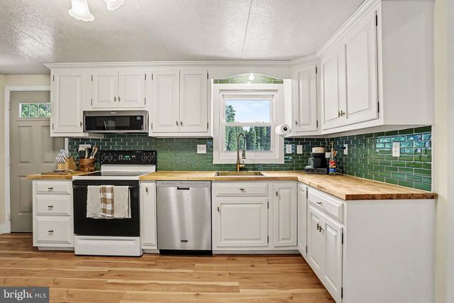 6 PARKER DR, Christiana, PA 17509