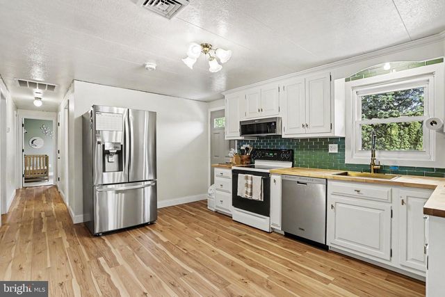 6 PARKER DR, Christiana, PA 17509