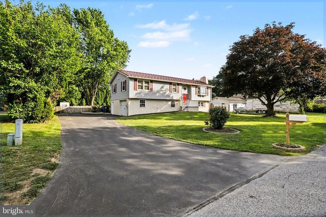 6 PARKER DR, Christiana, PA 17509