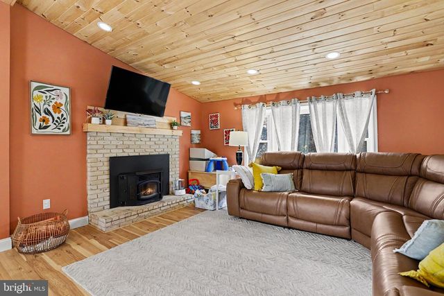 6 PARKER DR, Christiana, PA 17509
