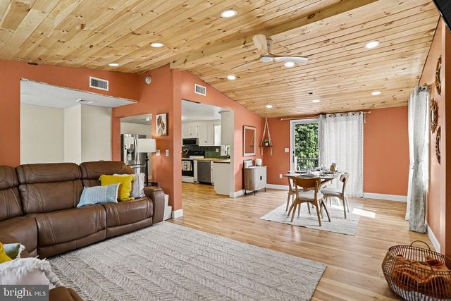 6 PARKER DR, Christiana, PA 17509