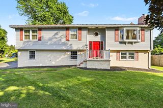 6 PARKER DR, Christiana, PA 17509