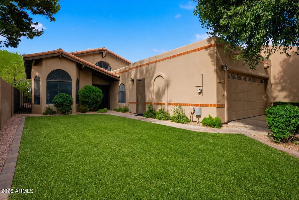 Image 1 of property listing at 4036 E Lupine Avenue, Phoenix, AZ 85028