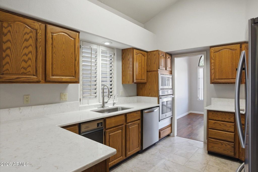 Image 12 of property listing at 4036 E Lupine Avenue, Phoenix, AZ 85028