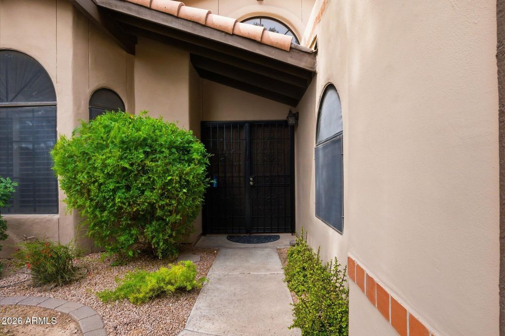 Image 4 of property listing at 4036 E Lupine Avenue, Phoenix, AZ 85028