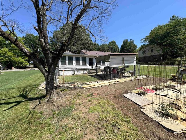 563 S 12th Avenue, Piggott, AR 72454