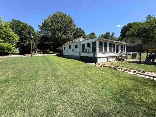 563 S 12th Avenue, Piggott, AR 72454