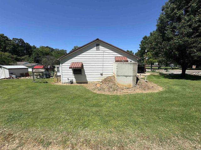563 S 12th Avenue, Piggott, AR 72454