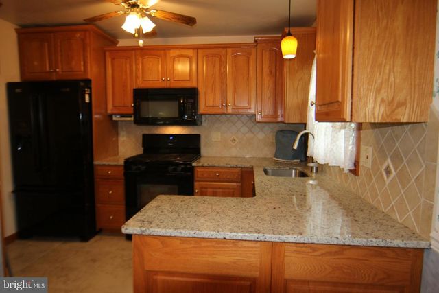 1515 SPRING GARDEN DR, Middletown, PA 17057