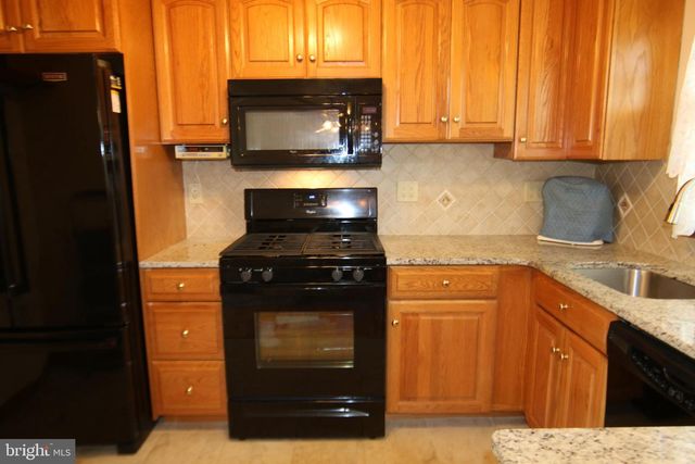 1515 SPRING GARDEN DR, Middletown, PA 17057