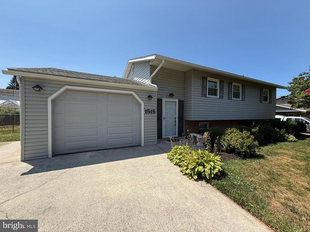 1515 SPRING GARDEN DR, Middletown, PA 17057