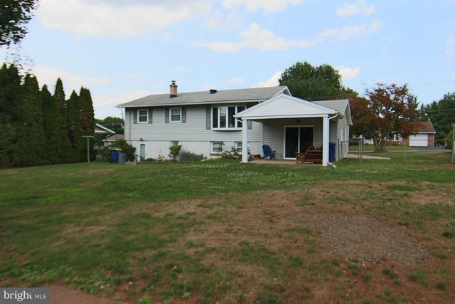 1515 SPRING GARDEN DR, Middletown, PA 17057