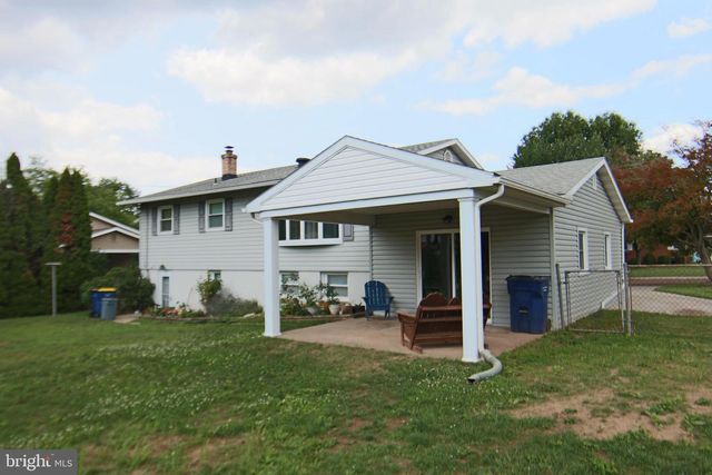 1515 SPRING GARDEN DR, Middletown, PA 17057