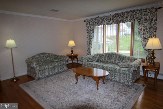 1515 SPRING GARDEN DR, Middletown, PA 17057