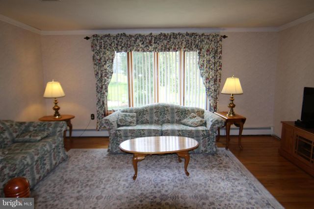 1515 SPRING GARDEN DR, Middletown, PA 17057