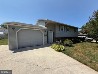 1515 SPRING GARDEN DR, Middletown, PA 17057