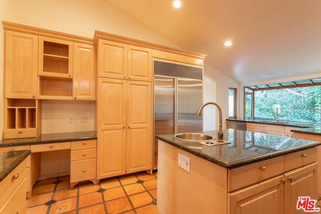 Image 16 of property listing at 3825 Malibu Country Drive, Malibu, CA 90265