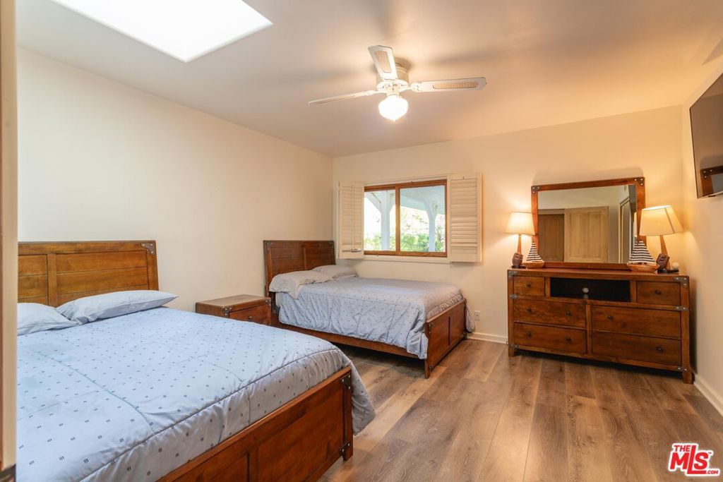 Image 18 of property listing at 3825 Malibu Country Drive, Malibu, CA 90265