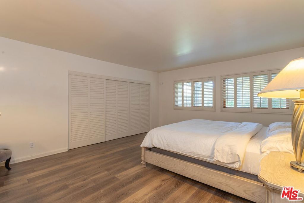 Image 19 of property listing at 3825 Malibu Country Drive, Malibu, CA 90265