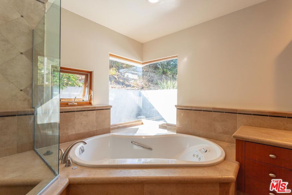 Image 31 of property listing at 3825 Malibu Country Drive, Malibu, CA 90265