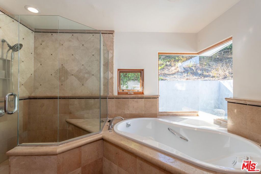 Image 33 of property listing at 3825 Malibu Country Drive, Malibu, CA 90265