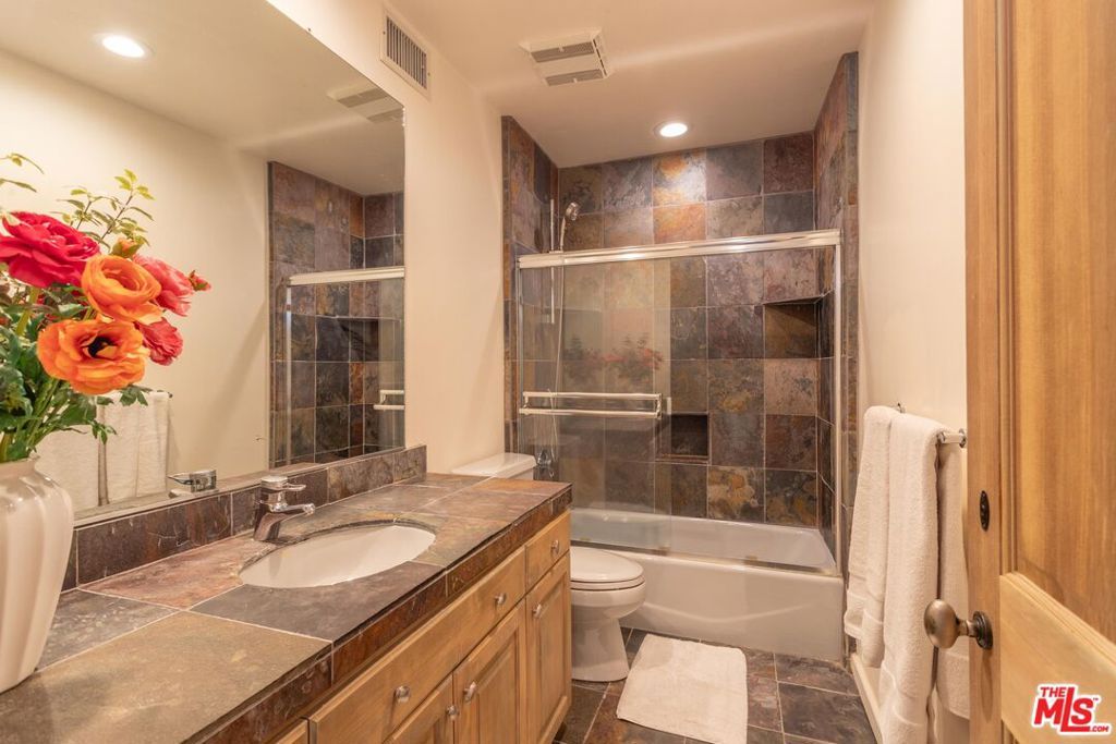 Image 34 of property listing at 3825 Malibu Country Drive, Malibu, CA 90265