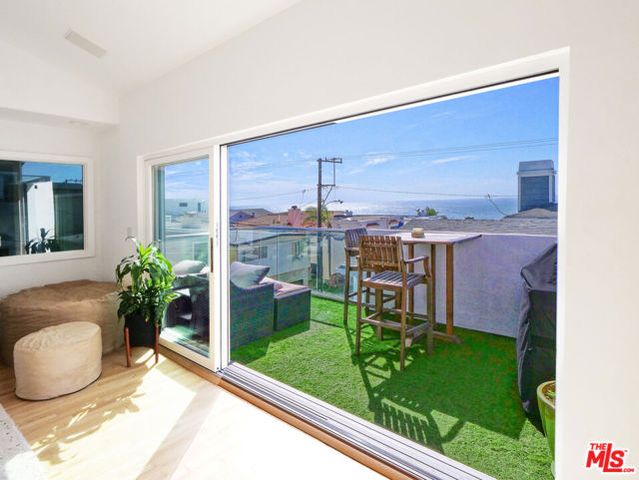 323 31st Street, Manhattan Beach, CA 90266