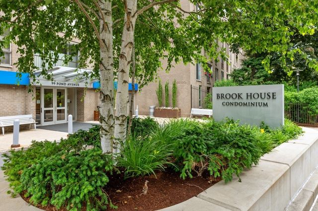 99 Pond Ave. 506, Brookline, MA 02445