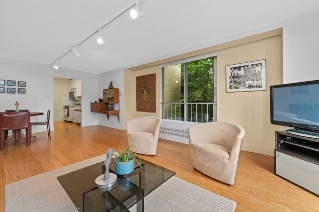 99 Pond Ave. 506, Brookline, MA 02445