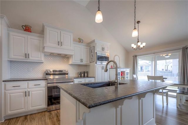 19625 W 197th Street, Spring Hill, KS 66083