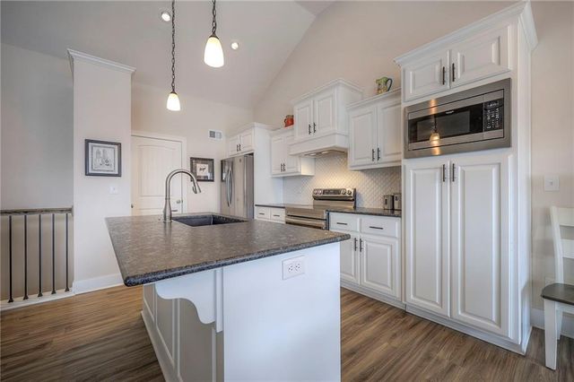 19625 W 197th Street, Spring Hill, KS 66083