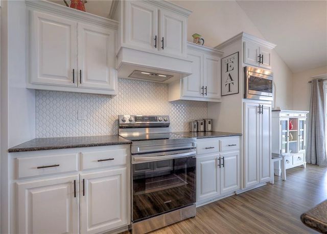 19625 W 197th Street, Spring Hill, KS 66083