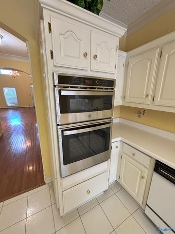 1623 River Bend Place SE, Decatur, AL 35601